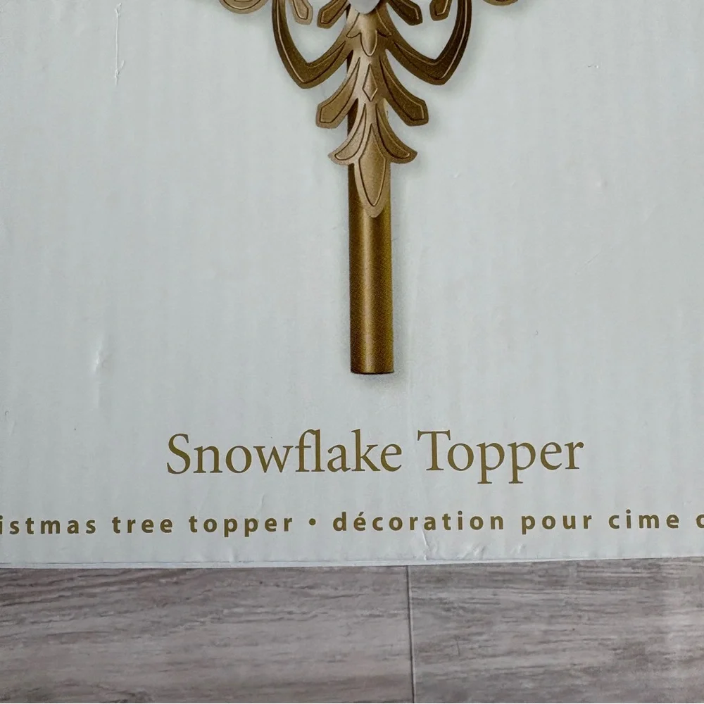 Hallmark Kerpsake Christmas Tree Snowflake Topper 2012